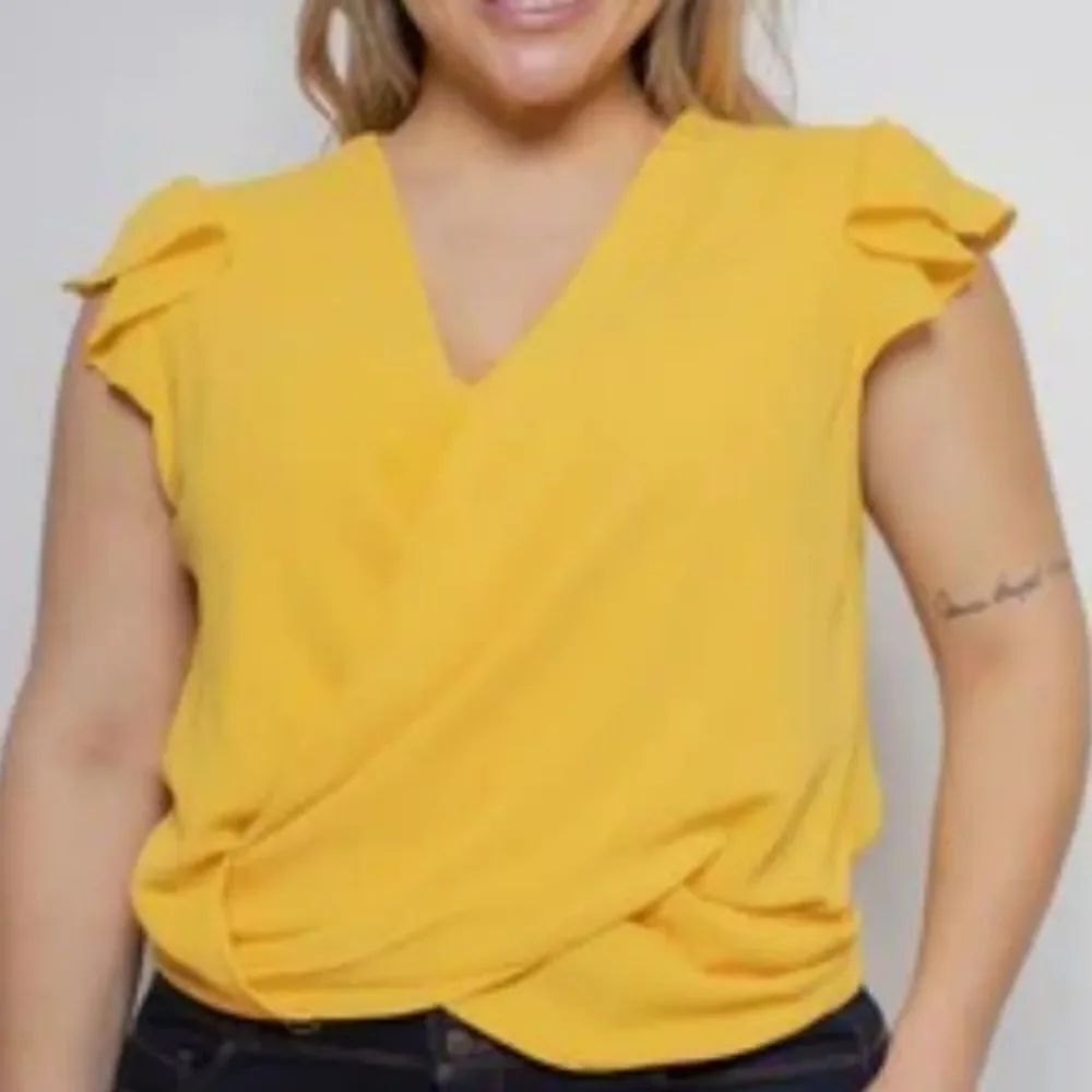BRAND NEW ZENOBIA TOP CURVY V-NECK RUFFLE SLEEVE WOMEN'S BLOUSE